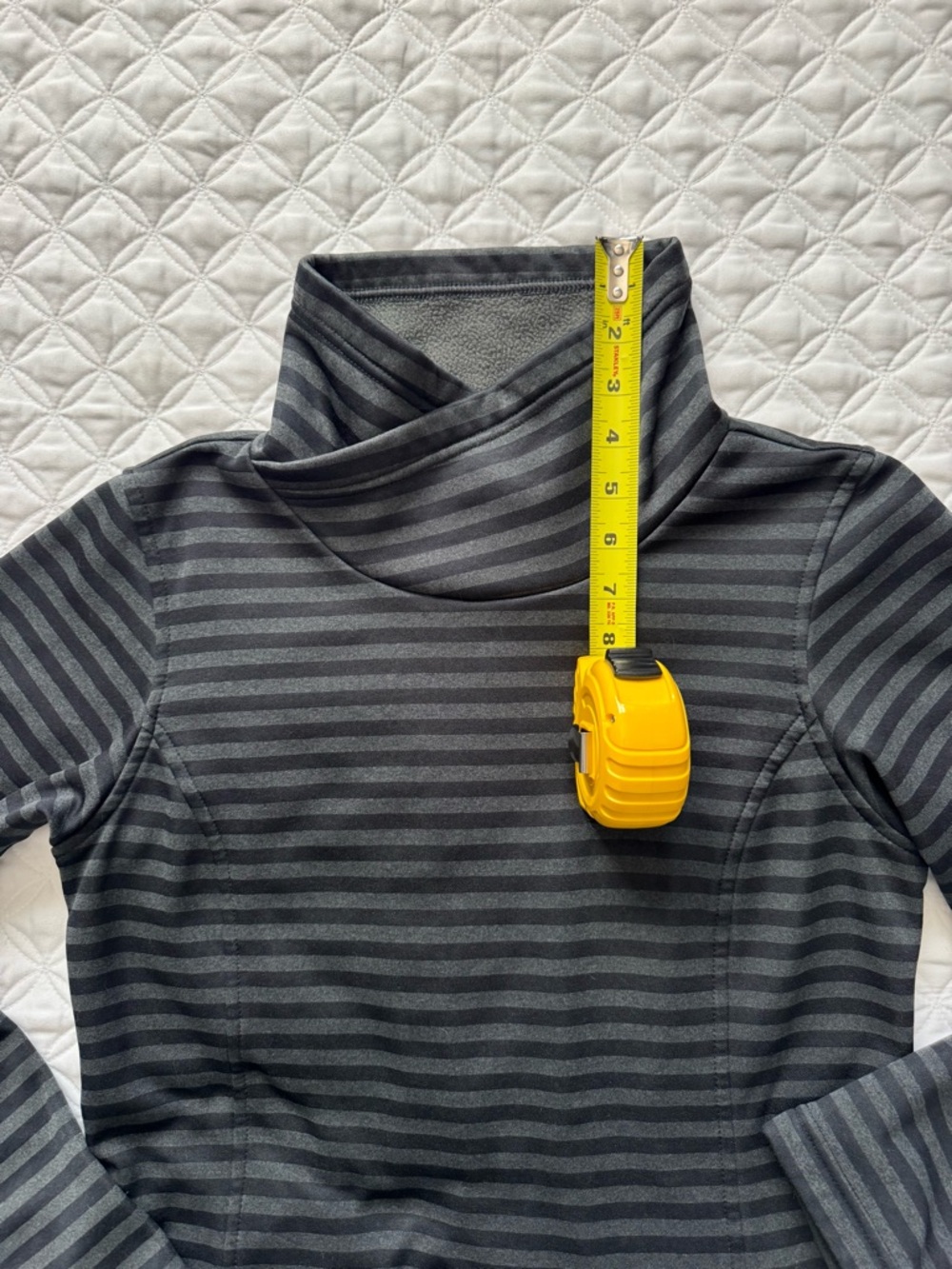Columbia Mountain Run Black Gray Striped Crossover Funnel Neck Fleece Top Size S - Picture 9 of 15